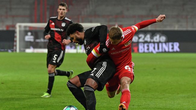 Union Berlin's Norwegian defender Julian Ryerson (R) and Bayern Munich's German midfielder Serge Gnabry vie for the ball during the German first division Bundesliga football match 1 FC Union Berlin vs FC Bayern Munich in Berlin, on December 12, 2020. (Photo by Tobias SCHWARZ / various sources / AFP) / DFL REGULATIONS PROHIBIT ANY USE OF PHOTOGRAPHS AS IMAGE SEQUENCES AND/OR QUASI-VIDEO