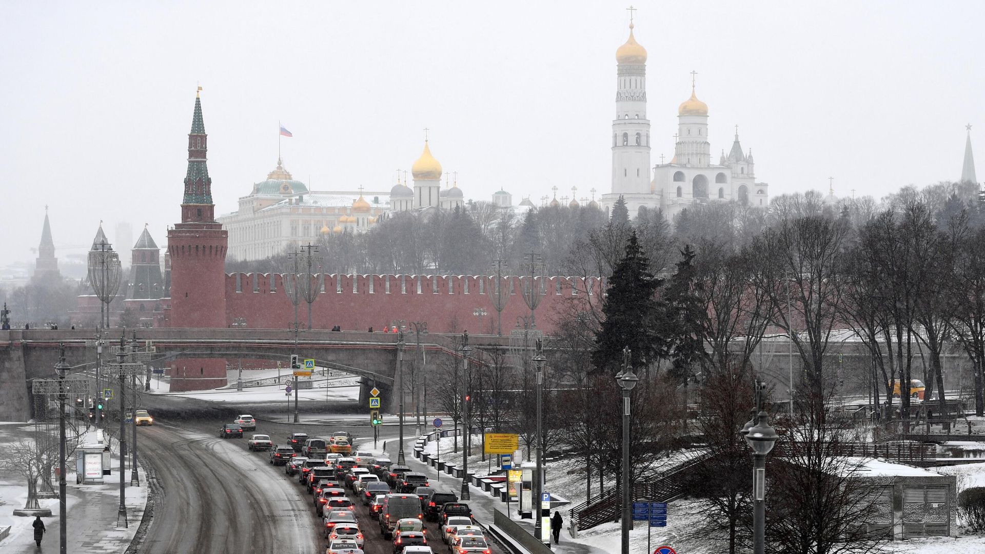 Автомобильное движение в центре Москвы Автомобильное движение в центре Москвы - РИА Новости, 1920, 01.02.2022