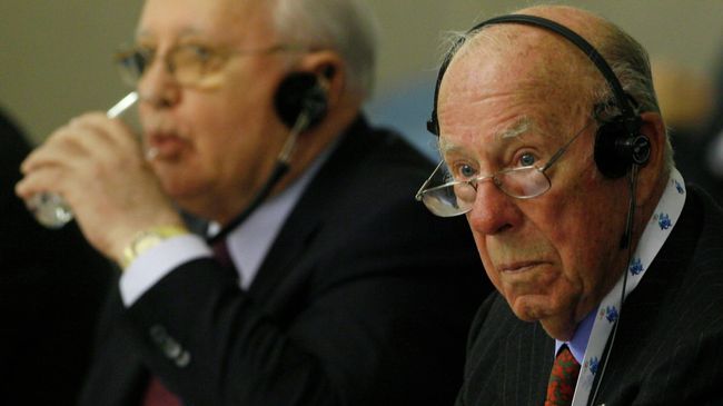 Михаил Горбачев и бывший госсекретарь США Джордж Шульц на конференции по ядерному разоружению в 2009 году