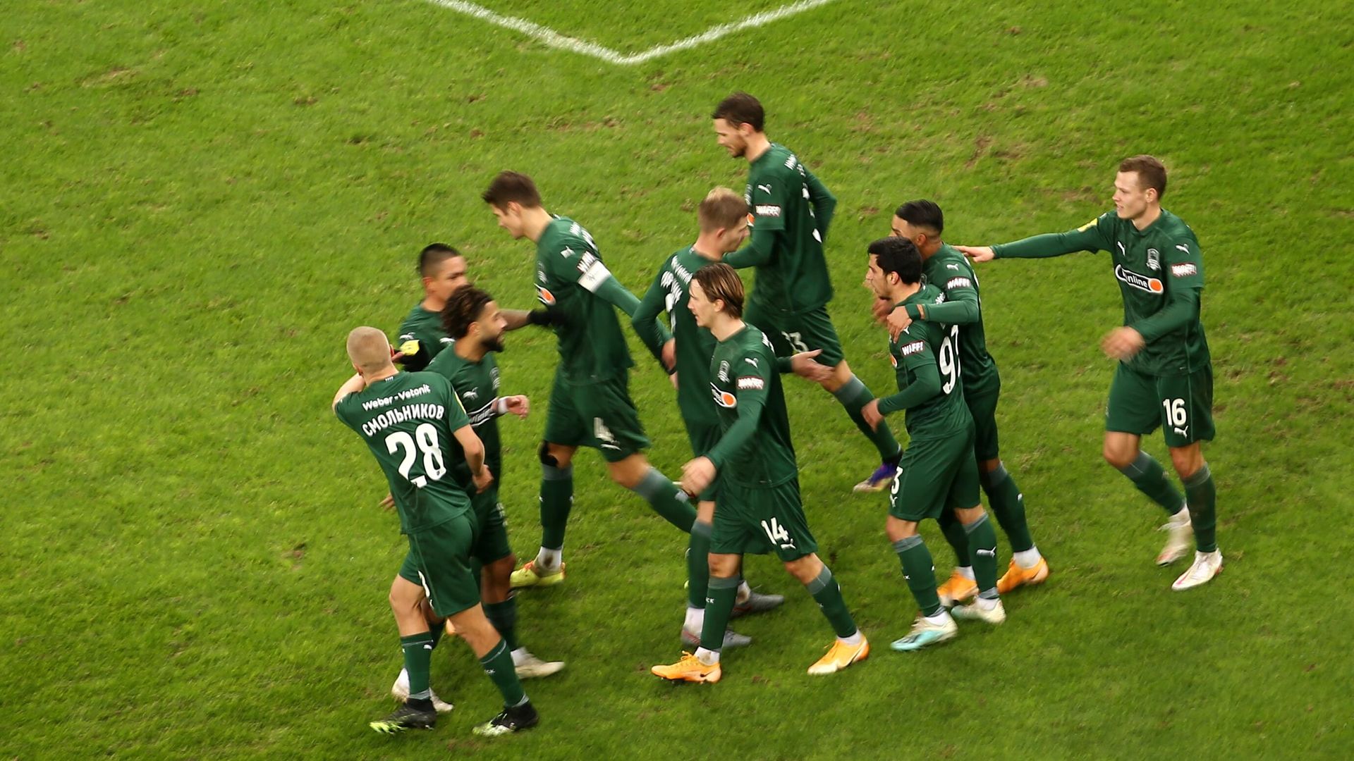 Игроки ФК Краснодар радуются забитому мячу в матче 18-го тура чемпионата России по футболу среди клубов Премьер-лиги между командами ФК Краснодар (Краснодар) и ФК Локомотив (Москва). Игроки ФК Краснодар радуются забитому мячу в матче 18-го тура чемпионата России по футболу среди клубов Премьер-лиги между командами ФК Краснодар (Краснодар) и ФК Локомотив (Москва). - РИА Новости, 1920, 14.03.2021