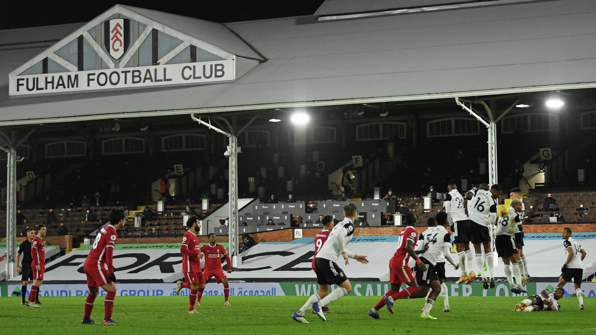 Fulham defenders handle the ball in the wall giving Liverpool a penalty during the English Premier League football match between Fulham and Liverpool at Craven Cottage in London on December 13, 2020. (Photo by Mike Hewitt / POOL / AFP) / RESTRICTED TO EDITORIAL USE. No use with unauthorized audio, video, data, fixture lists, club/league logos or 'live' services. Online in-match use limited to 120 images. An additional 40 images may be used in extra time. No video emulation. Social media in-match use limited to 120 images. An additional 40 images may be used in extra time. No use in betting publications, games or single club/league/player publications. / Fulham defenders handle the ball in the wall giving Liverpool a penalty during the English Premier League football match between Fulham and Liverpool at Craven Cottage in London on December 13, 2020. (Photo by Mike Hewitt / POOL / AFP) / RESTRICTED TO EDITORIAL USE. No use with unauthorized audio, video, data, fixture lists, club/league logos or 'live' services. Online in-match use limited to 120 images. An additional 40 images may be used in extra time. No video emulation. Social media in-match use limited to 120 images. An additional 40 images may be used in extra time. No use in betting publications, games or single club/league/player publications. / - РИА Новости, 1920, 13.12.2020