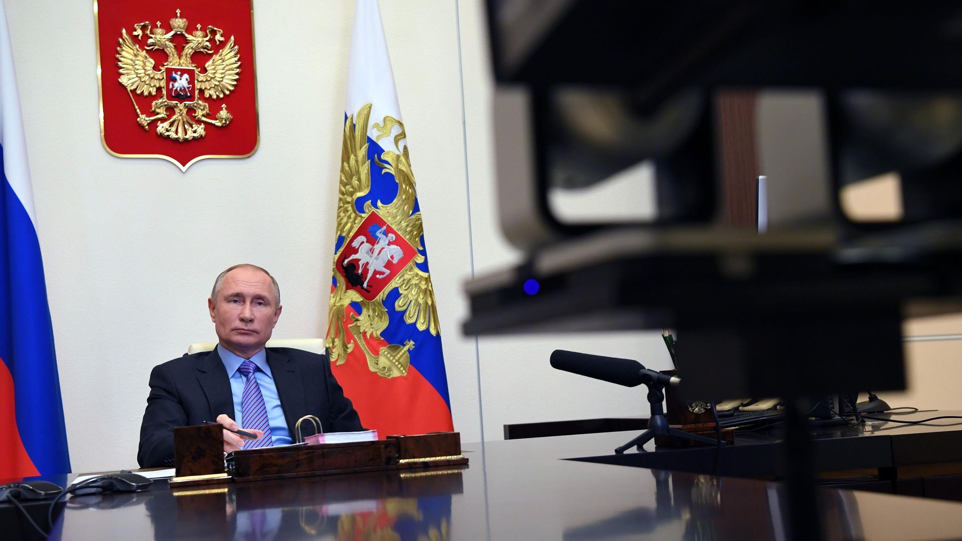 Президент РФ Владимир Путин принимает участие в социальном онлайн-форуме Единой России в режиме видеоконференции Президент РФ Владимир Путин принимает участие в социальном онлайн-форуме Единой России в режиме видеоконференции - РИА Новости, 1920, 16.12.2020