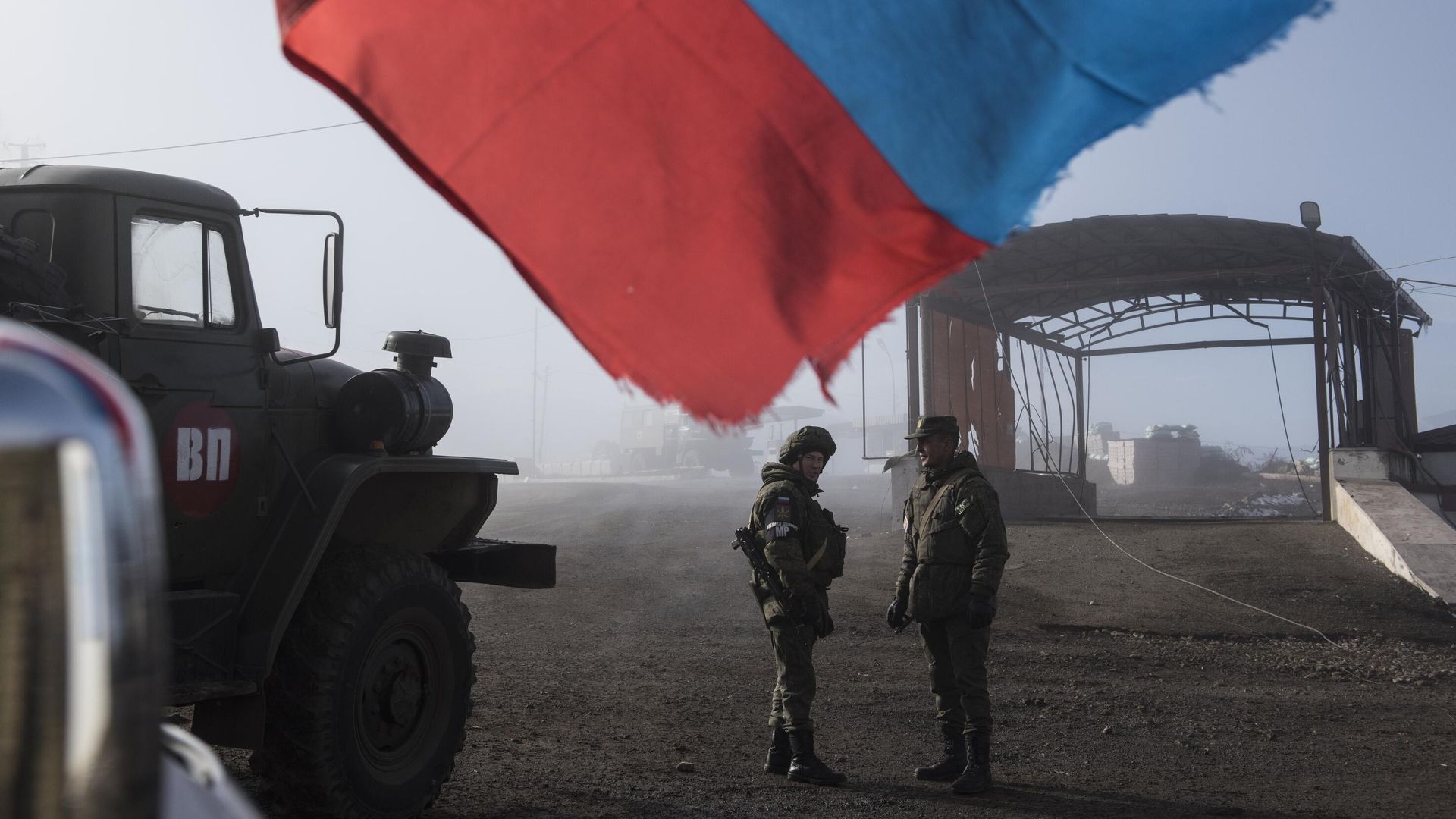 Российские миротворцы на блокпосту №6 на въезде в город Шуша на дороге из Степанакерта в Лачин Российские миротворцы на блокпосту №6 на въезде в город Шуша на дороге из Степанакерта в Лачин - РИА Новости, 1920, 16.12.2020
