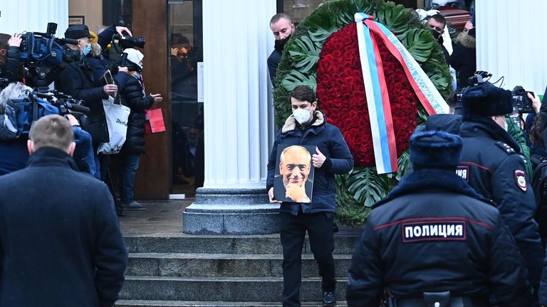 Вынос гроба с телом актера театра и кино, народным артистом РСФСР Валентином Гафтом Вынос гроба с телом актера театра и кино, народным артистом РСФСР Валентином Гафтом