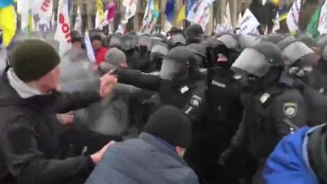 Стычки с полицией на митинге предпринимателей в Киеве Стычки с полицией на митинге предпринимателей в Киеве - РИА Новости, 1920, 15.12.2020
