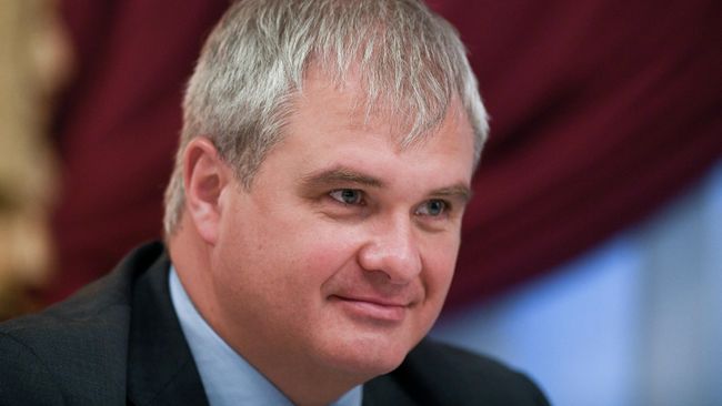 Председатель политической партии Россия против коррупции Роман Путин на съезде партии Председатель политической партии Россия против коррупции Роман Путин на съезде партии