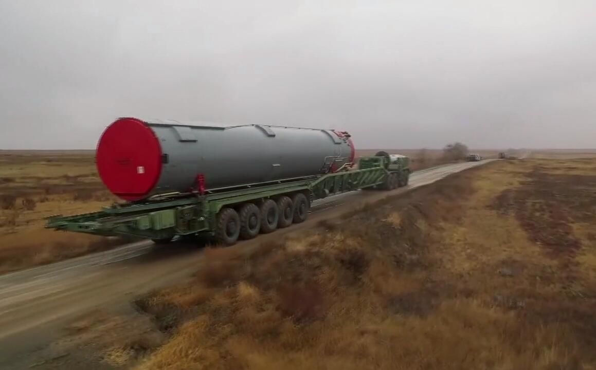 Ракетный комплекс Авангард установили в шахту под Оренбургом Ракетный комплекс Авангард установили в шахту под Оренбургом - РИА Новости, 1920, 20.04.2022