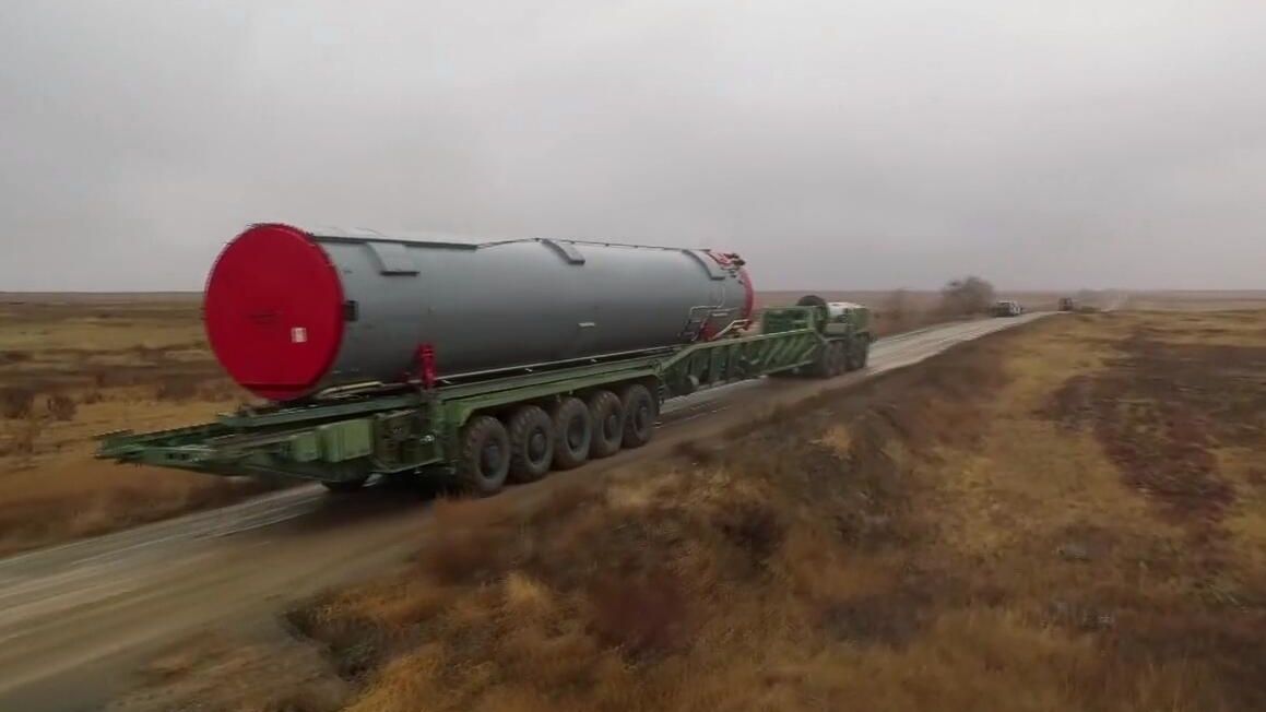 Ракетный комплекс Авангард установили в шахту под Оренбургом Ракетный комплекс Авангард установили в шахту под Оренбургом - РИА Новости, 1920, 17.12.2020