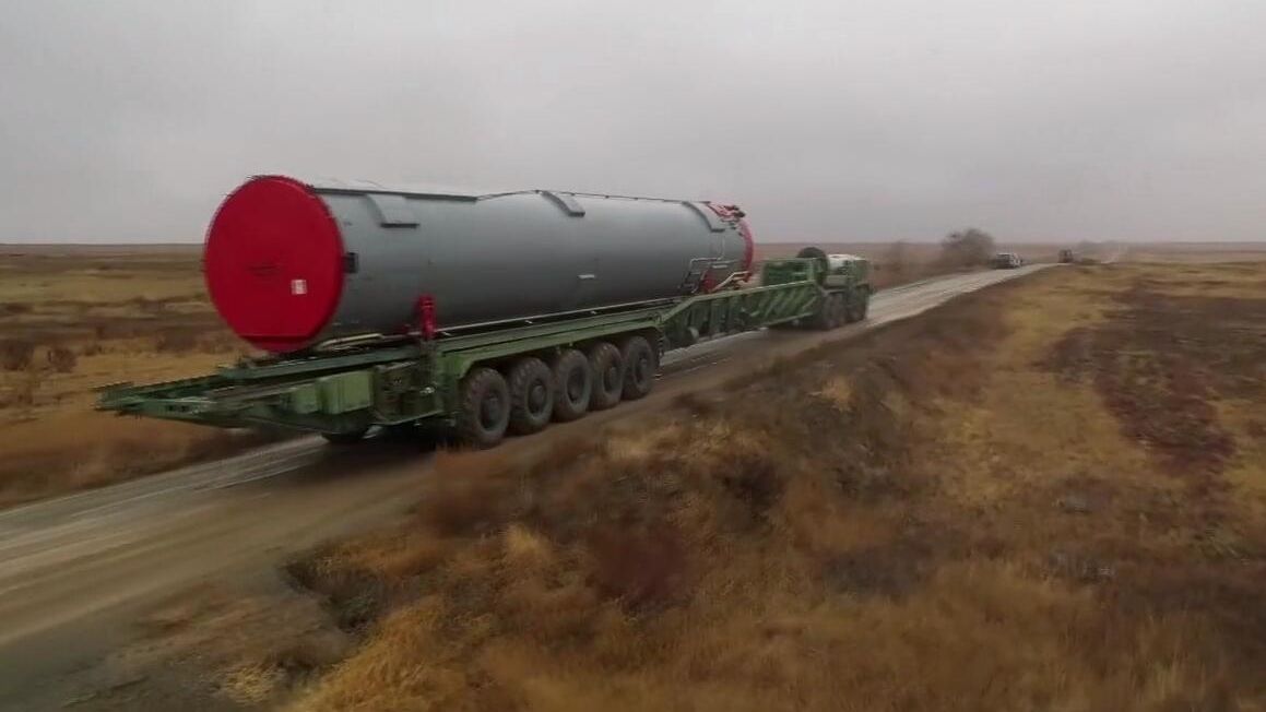Ракетный комплекс Авангард установили в шахту под Оренбургом Ракетный комплекс Авангард установили в шахту под Оренбургом - РИА Новости, 1920, 17.12.2020