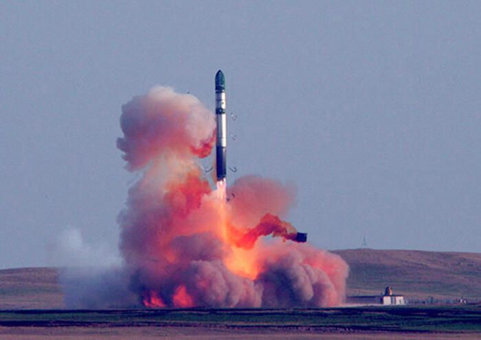 Успешный пуск ракеты РС-20Б из позиционного района Домбаровский Ясненского ракетного соединения - РИА Новости, 1920, 16.12.2020