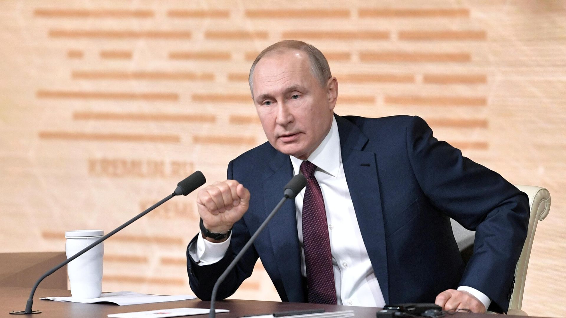 Президент РФ Владимир Путин на большой ежегодной пресс-конференции Президент РФ Владимир Путин на большой ежегодной пресс-конференции - РИА Новости, 1920, 17.12.2020