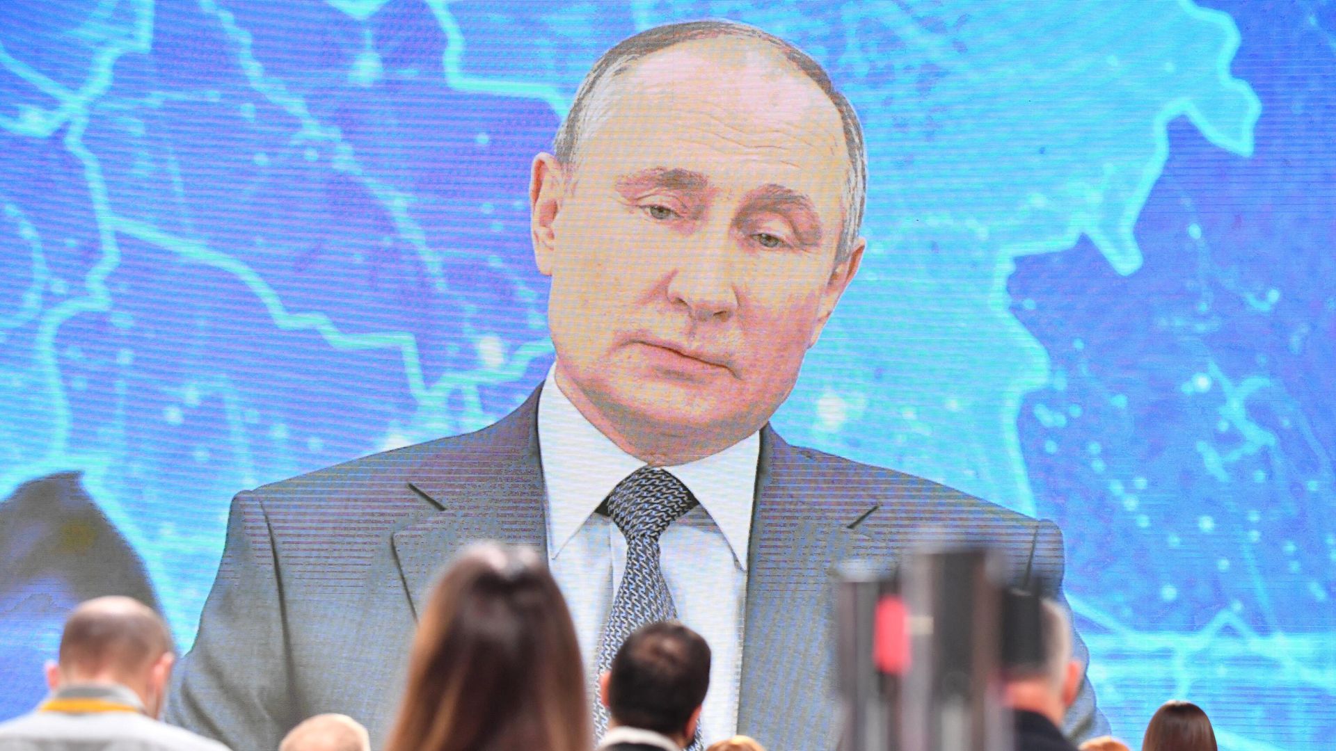 Президент России Владимир Путин в режиме видеоконференции участвует в ежегодной пресс-конференции в Центре международной торговли на Красной Пресне Президент России Владимир Путин в режиме видеоконференции участвует в ежегодной пресс-конференции в Центре международной торговли на Красной Пресне - РИА Новости, 1920, 17.12.2020