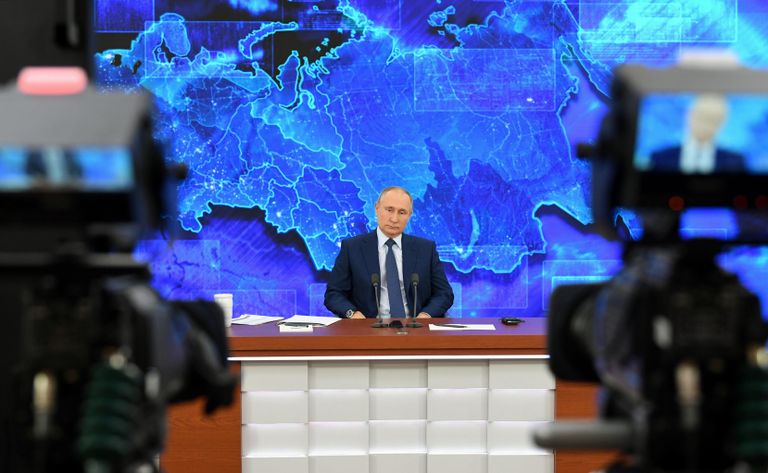 Президент РФ Владимир Путин на большой ежегодной пресс-конференции в режиме видеоконференции