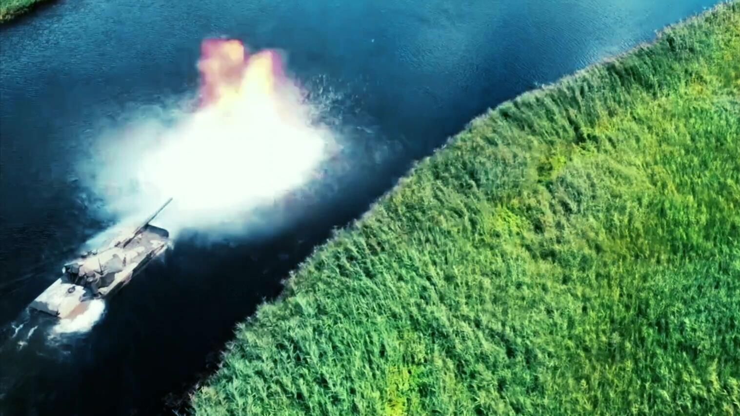 Легкий плавающий танк Спрут-СДМ1 во время испытаний. Кадр видео Легкий плавающий танк Спрут-СДМ1 во время испытаний. Кадр видео - РИА Новости, 1920, 22.02.2021