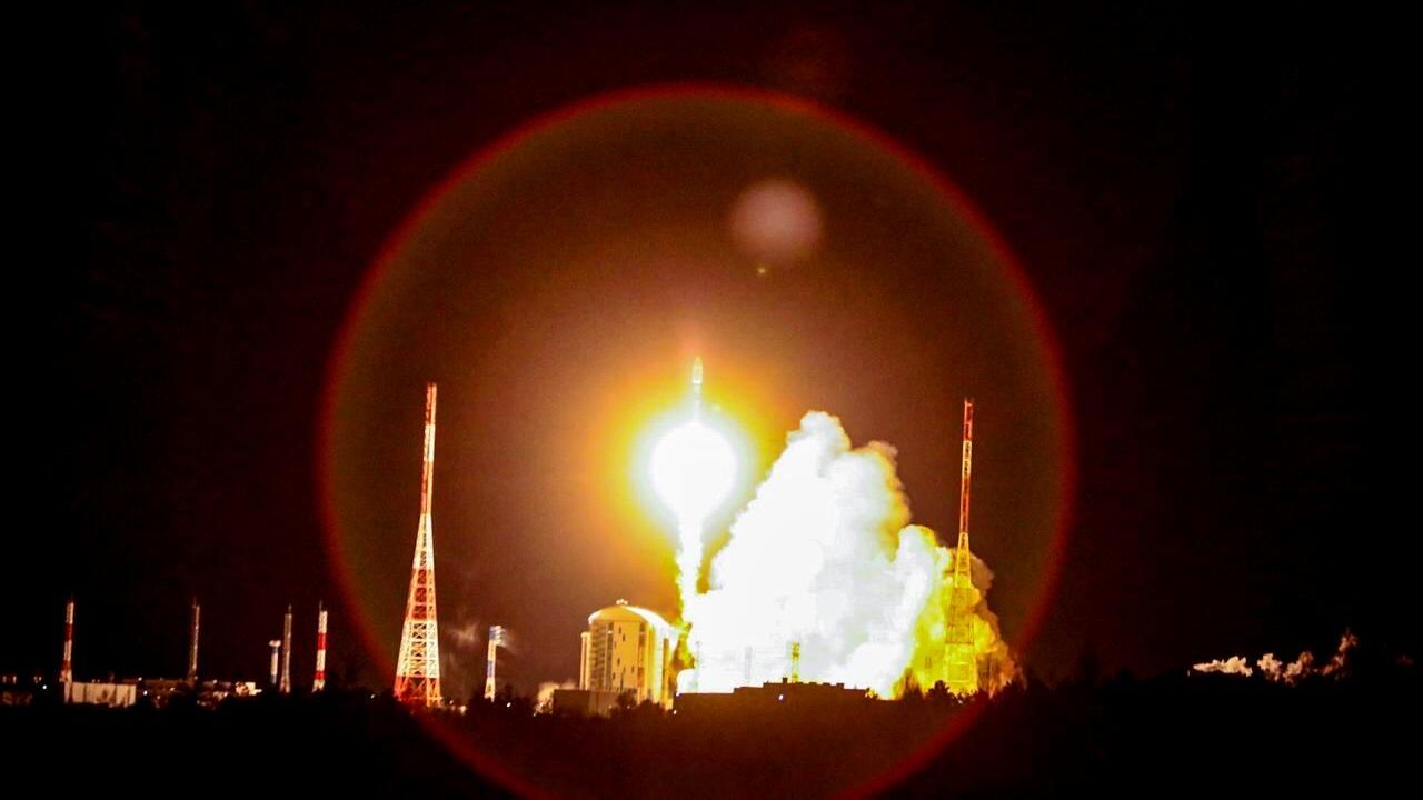 Запуск ракеты-носителя Союз-2.1б с британскими спутниками связи OneWeb на космодроме Восточный - РИА Новости, 1920, 29.07.2022