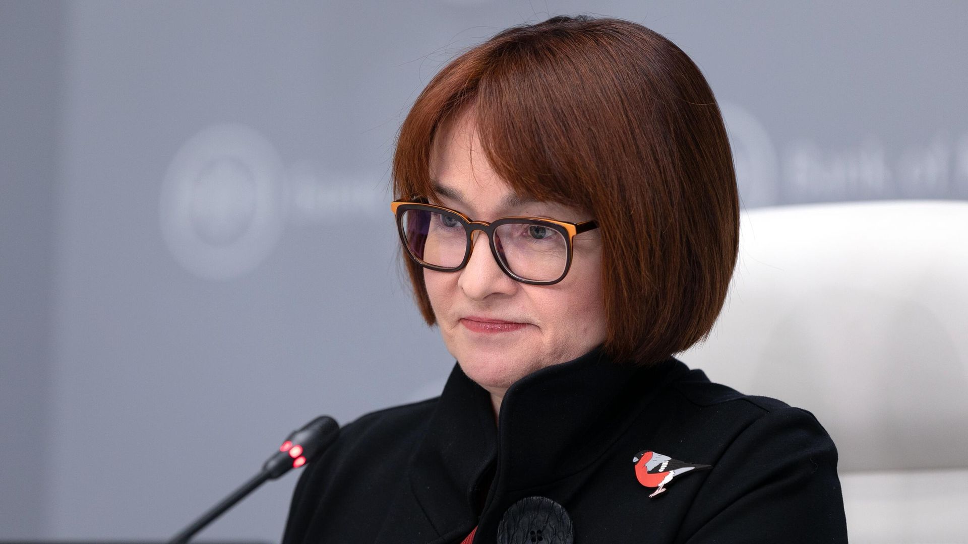 Председатель Центрального банка РФ Эльвира Набиуллина выступает на пресс-конференции Председатель Центрального банка РФ Эльвира Набиуллина выступает на пресс-конференции - РИА Новости, 1920, 26.12.2020