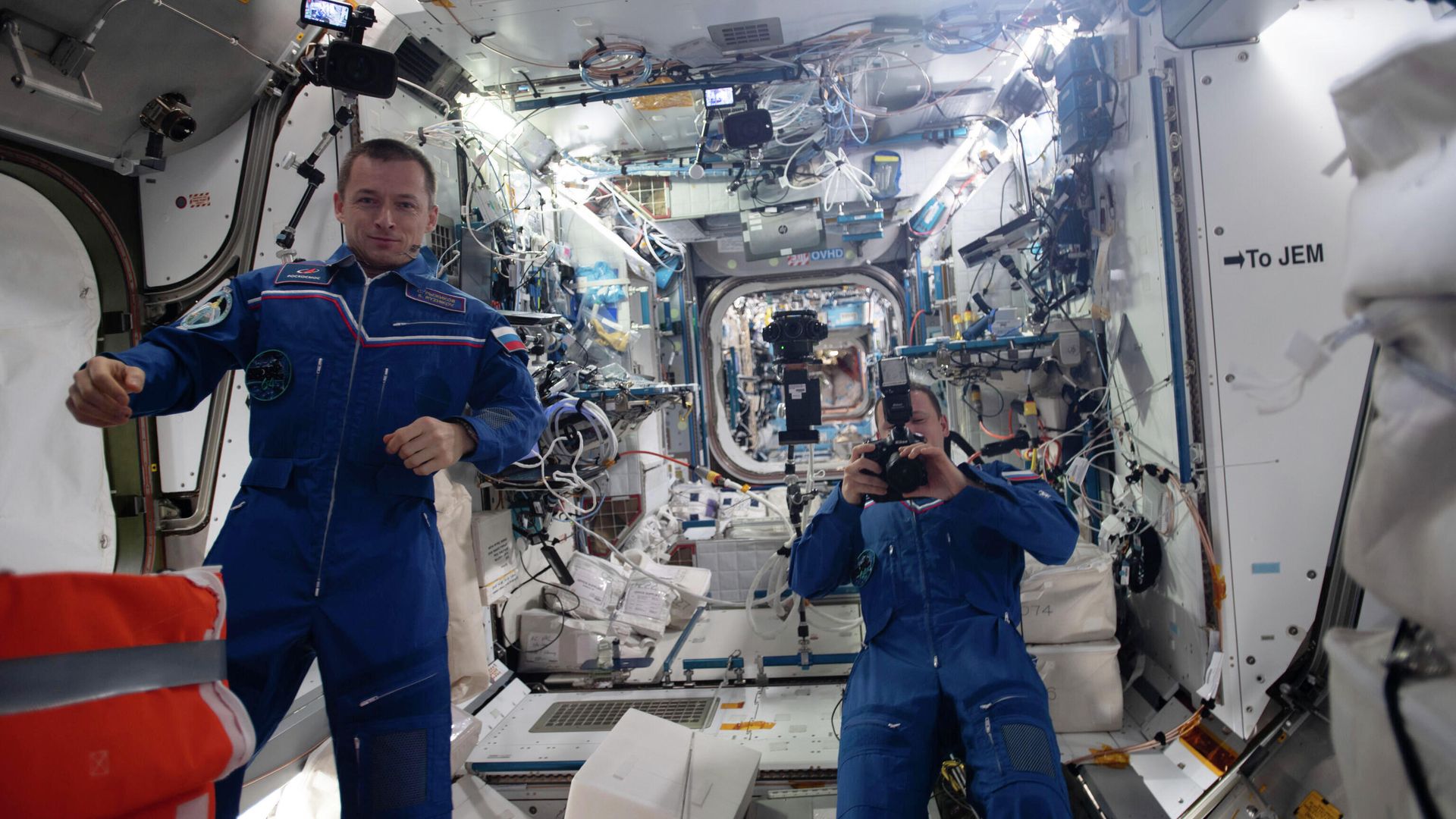 Космонавты Роскосмоса Сергей Рыжиков и Сергей Кудь-Сверчков на МКС Космонавты Роскосмоса Сергей Рыжиков и Сергей Кудь-Сверчков на МКС - РИА Новости, 1920, 17.02.2021