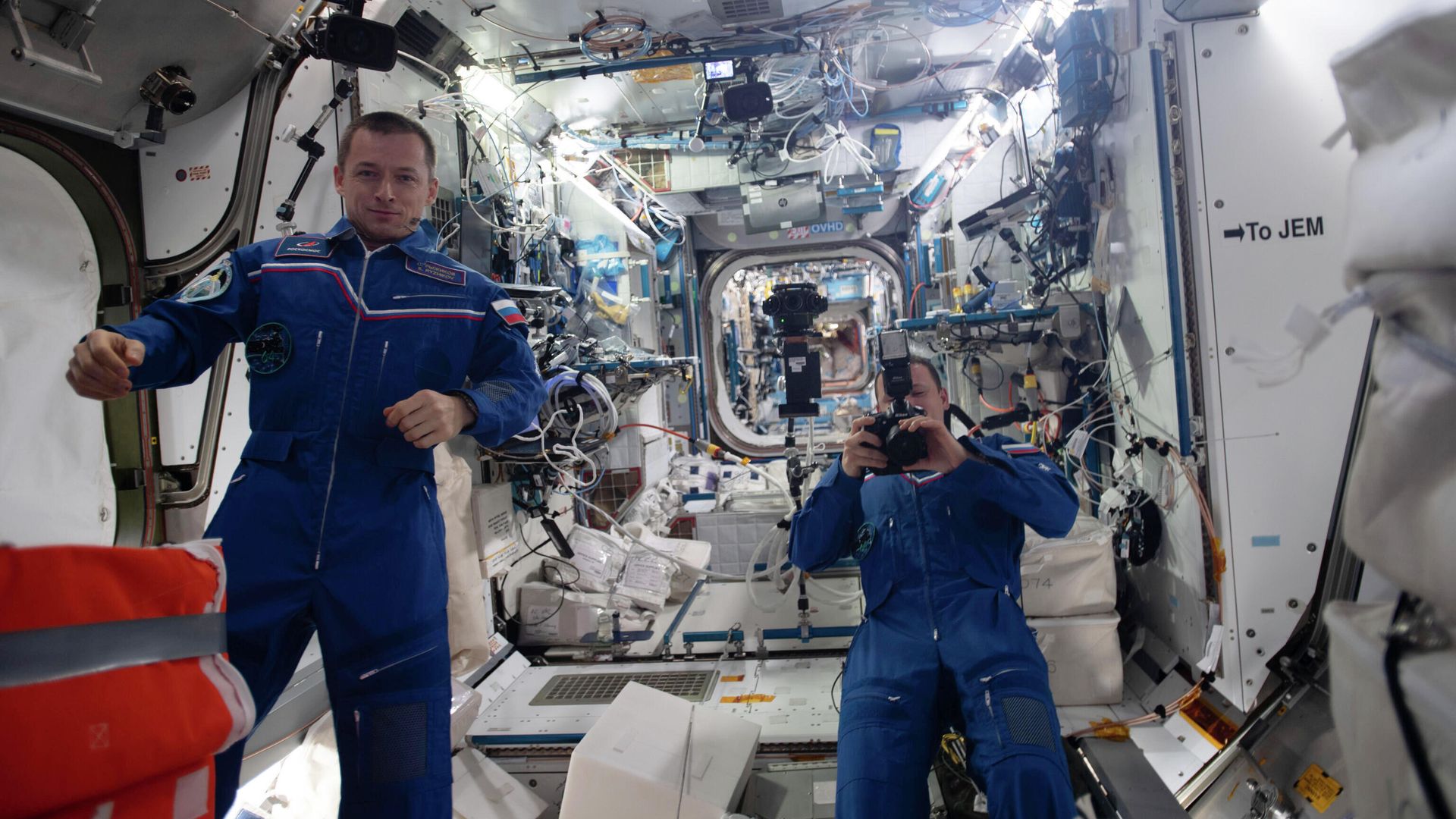 Космонавты Роскосмоса Сергей Рыжиков и Сергей Кудь-Сверчков на МКС Космонавты Роскосмоса Сергей Рыжиков и Сергей Кудь-Сверчков на МКС - РИА Новости, 1920, 17.02.2021