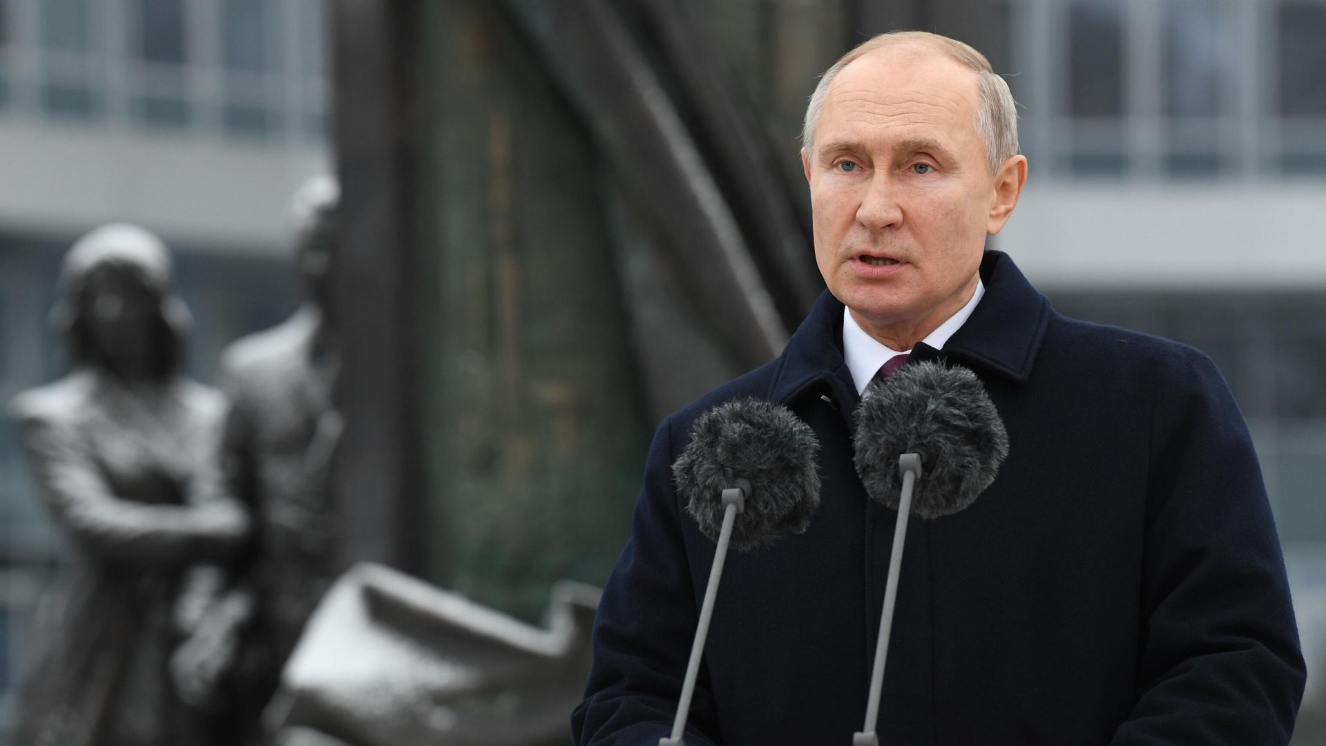 Президент России Владимир Путин поздравляет сотрудников и ветеранов органов безопасности РФ в День работника органов безопасности в штаб-квартире СВР России Президент России Владимир Путин поздравляет сотрудников и ветеранов органов безопасности РФ в День работника органов безопасности в штаб-квартире СВР России - РИА Новости, 1920, 20.12.2020