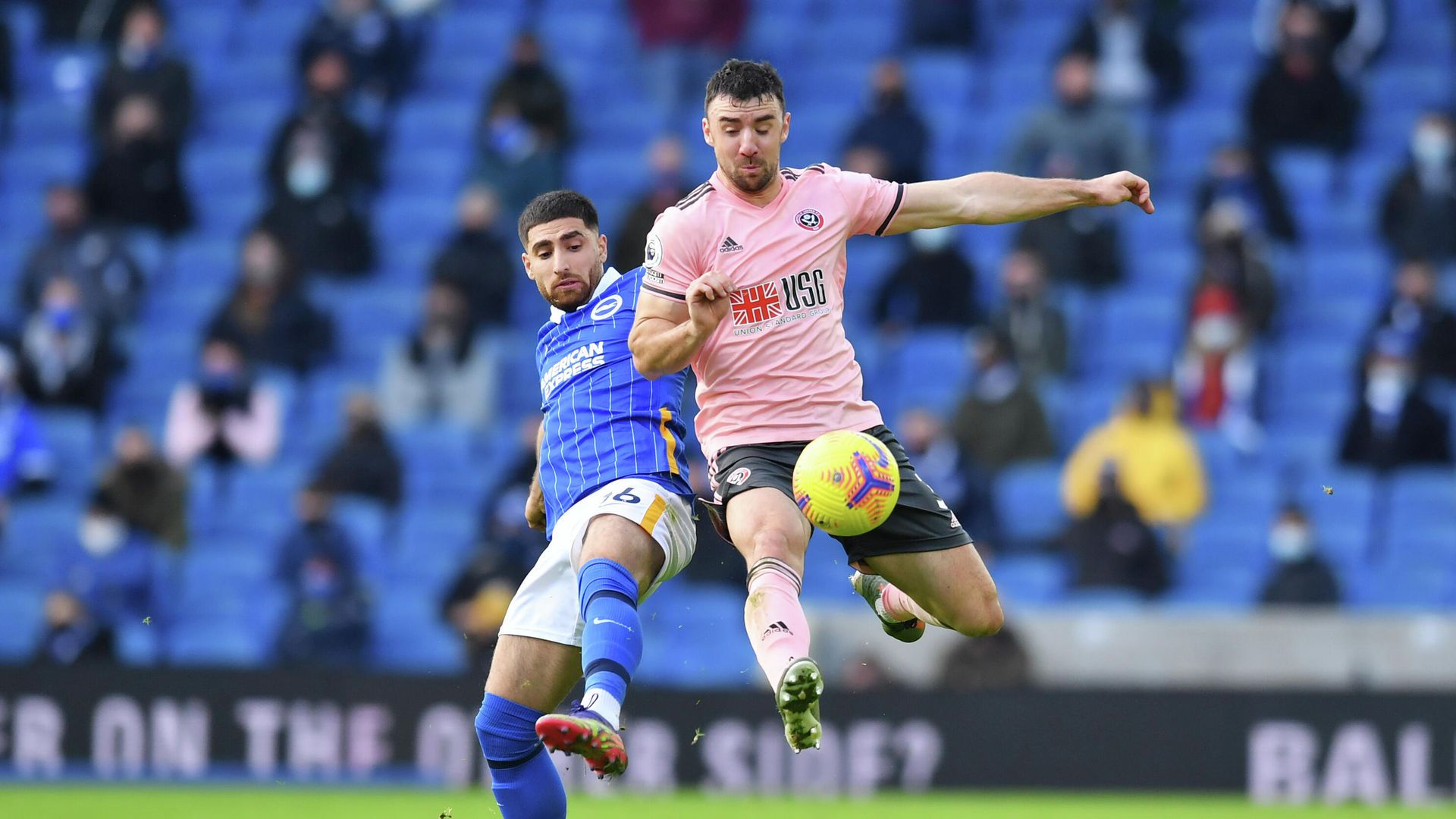 Soccer Football - Premier League - Brighton & Hove Albion v Sheffield United - The American Express Community Stadium, Brighton, Britain - December 20, 2020 Brighton & Hove Albion's Alireza Jahanbakhsh in action with Sheffield United's Enda Stevens Pool via REUTERS/Glyn Kirk EDITORIAL USE ONLY. No use with unauthorized audio, video, data, fixture lists, club/league logos or 'live' services. Online in-match use limited to 75 images, no video emulation. No use in betting, games or single club /league/player publications. Please contact your account representative for further details. Soccer Football - Premier League - Brighton & Hove Albion v Sheffield United - The American Express Community Stadium, Brighton, Britain - December 20, 2020 Brighton & Hove Albion's Alireza Jahanbakhsh in action with Sheffield United's Enda Stevens Pool via REUTERS/Glyn Kirk EDITORIAL USE ONLY. No use with unauthorized audio, video, data, fixture lists, club/league logos or 'live' services. Online in-match use limited to 75 images, no video emulation. No use in betting, games or single club /league/player publications. Please contact your account representative for further details. - РИА Новости, 1920, 20.12.2020
