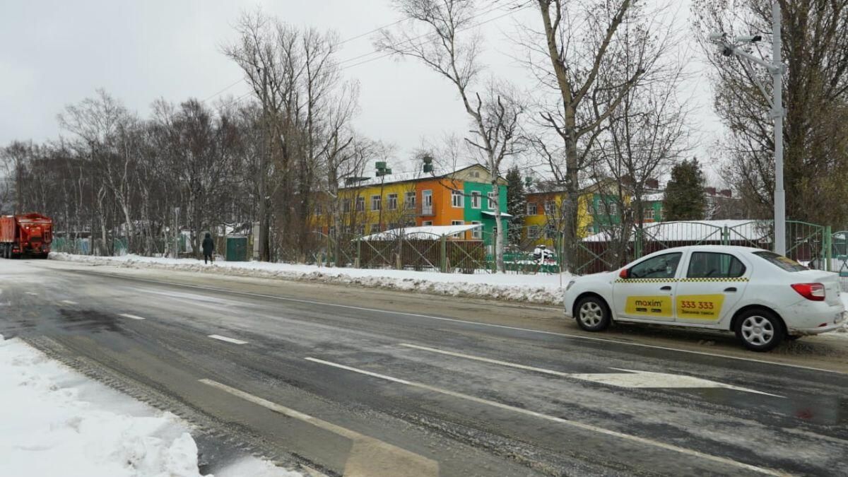 Улица Больничная в Южно-Сахалинске после укладки асфальта Улица Больничная в Южно-Сахалинске после укладки асфальта - РИА Новости, 1920, 21.12.2020