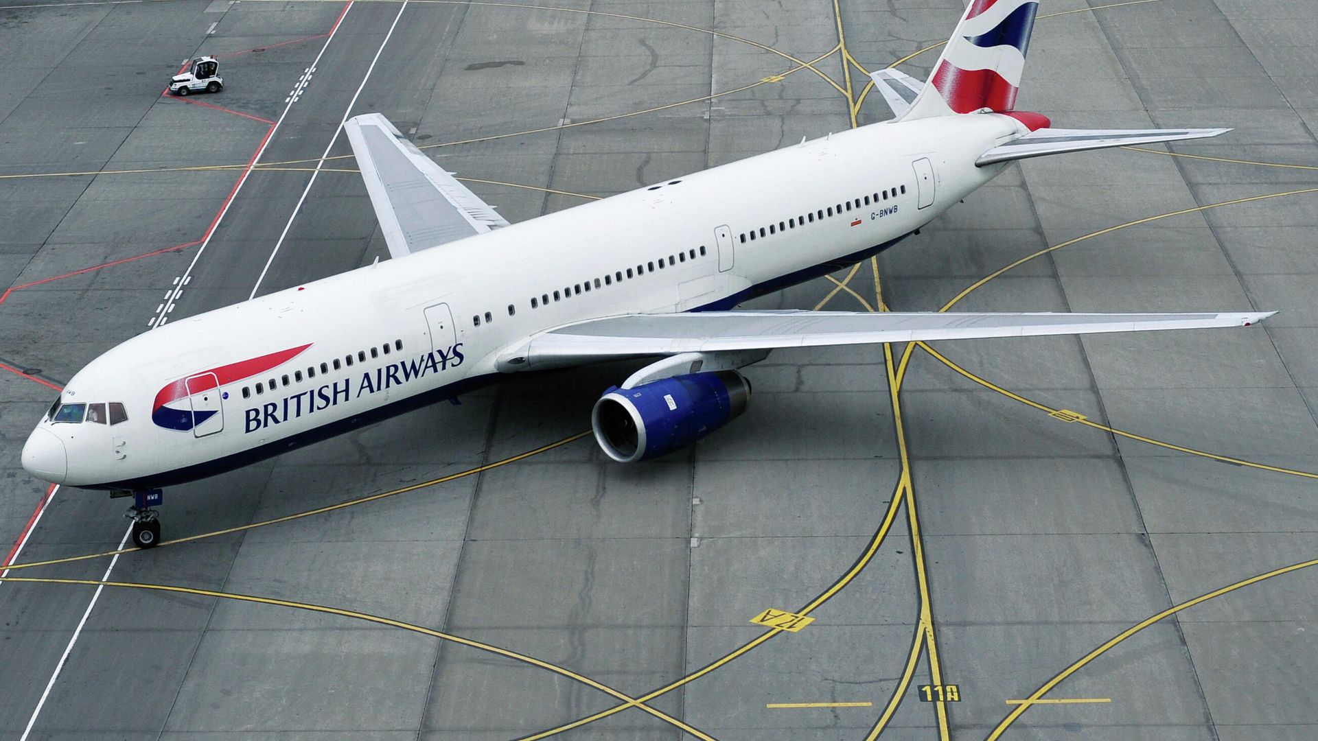 Пассажирский самолет Боинг 767 авиакомпании British Airways в аэропорту Домодедово Пассажирский самолет Боинг 767 авиакомпании British Airways в аэропорту Домодедово - РИА Новости, 1920, 24.12.2020