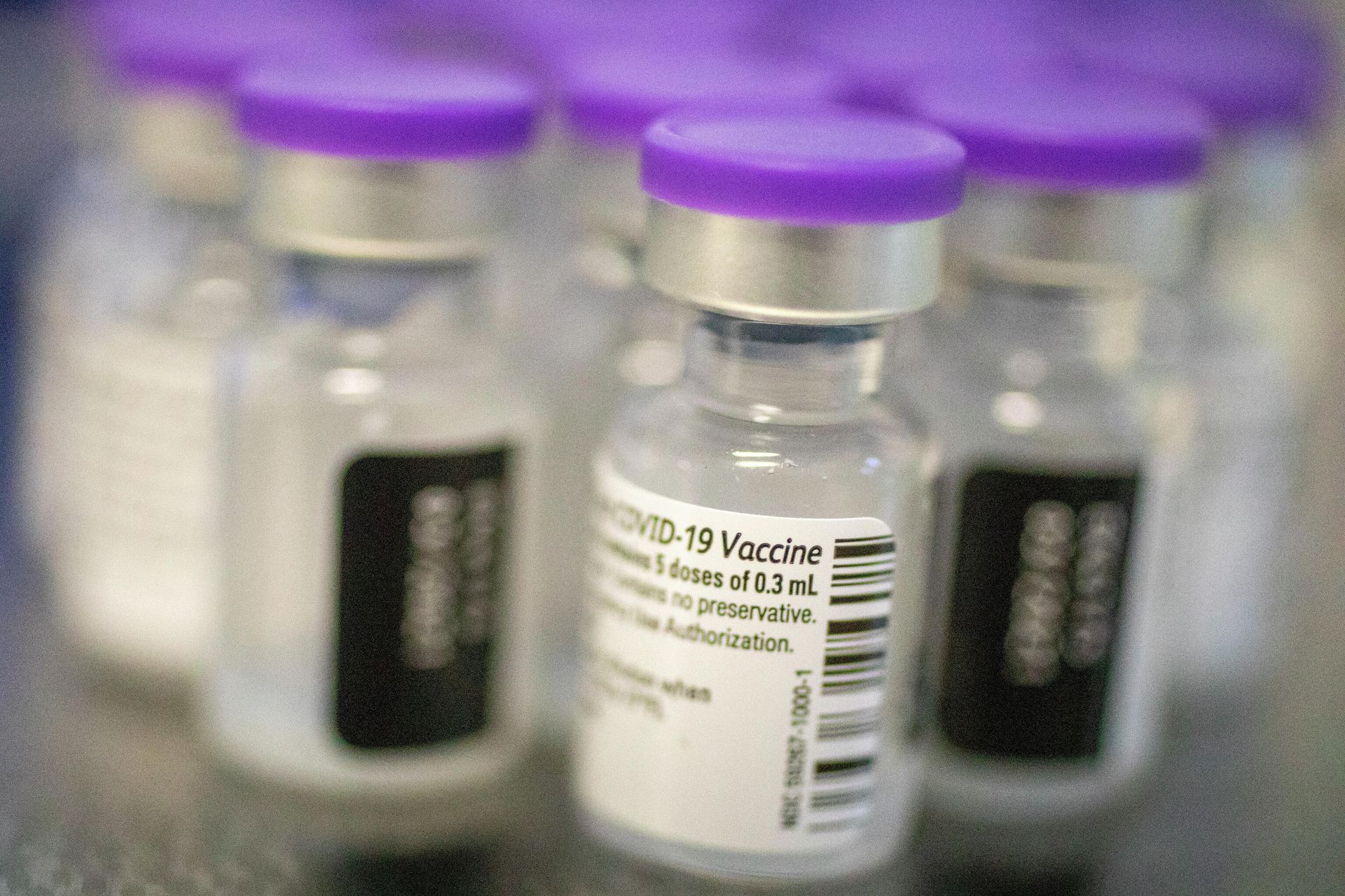 Флаконы с вакциной от COVID-19 компаний Pfizer и BioNTech Флаконы с вакциной от COVID-19 компаний Pfizer и BioNTech - РИА Новости, 1920, 18.06.2026