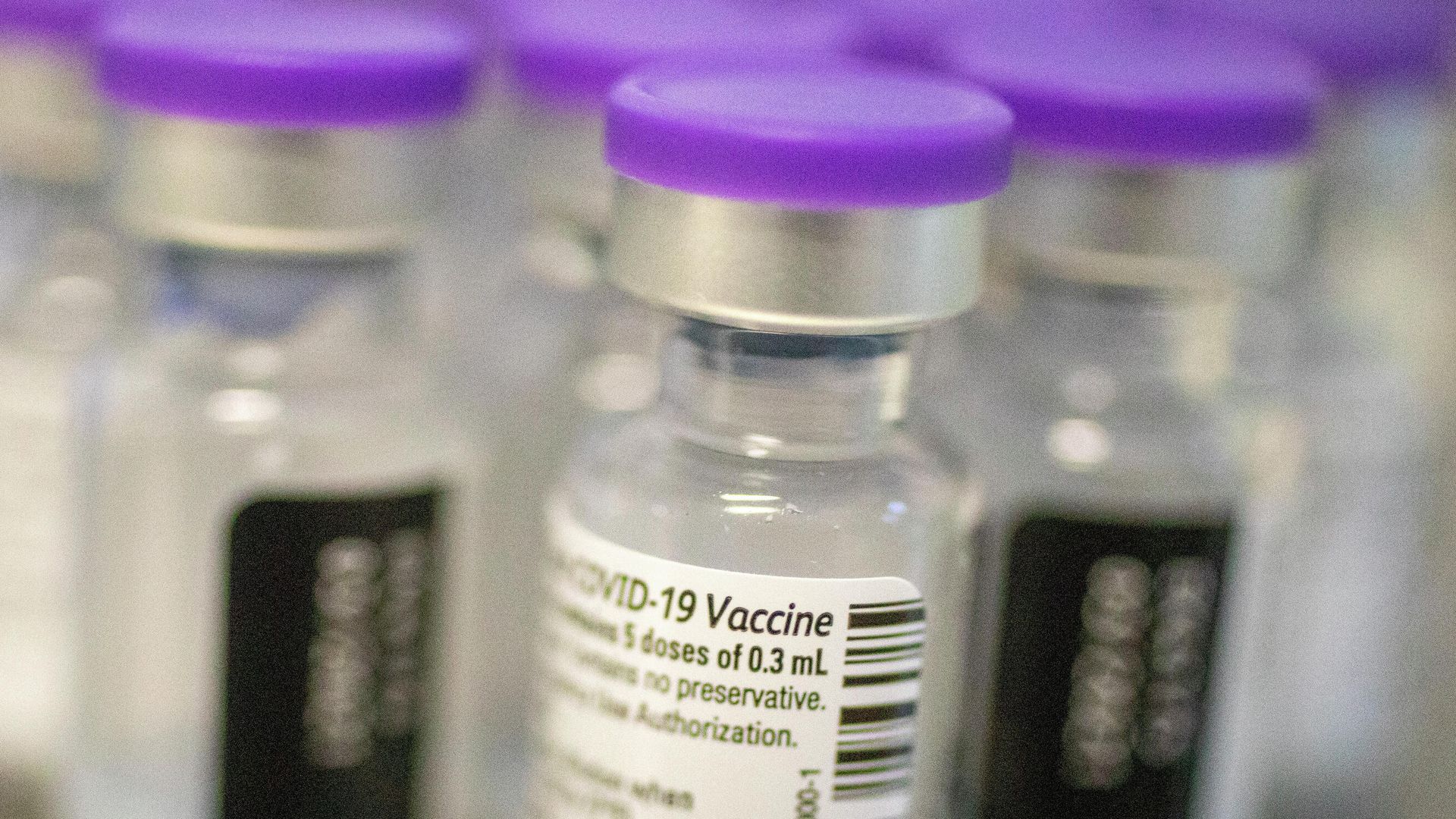 Флаконы с вакциной от COVID-19 компаний Pfizer и BioNTech Флаконы с вакциной от COVID-19 компаний Pfizer и BioNTech - РИА Новости, 1920, 30.12.2020