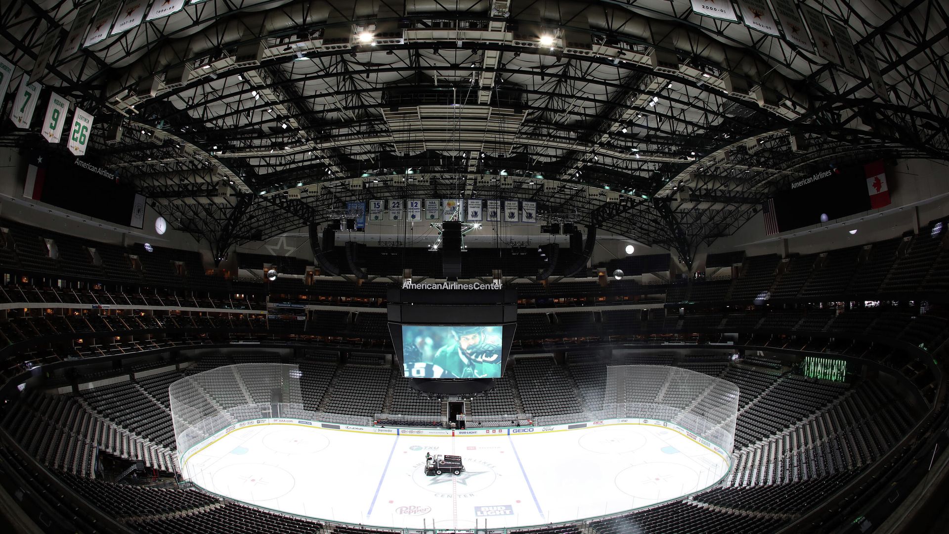 DALLAS, TEXAS - MARCH 07: Empty stands before fans enter the arena for a game between the Nashville Predators and the Dallas Stars at American Airlines Center on March 07, 2020 in Dallas, Texas. Ronald Martinez/Getty Images/AFP DALLAS, TEXAS - MARCH 07: Empty stands before fans enter the arena for a game between the Nashville Predators and the Dallas Stars at American Airlines Center on March 07, 2020 in Dallas, Texas. Ronald Martinez/Getty Images/AFP - РИА Новости, 1920, 21.12.2020