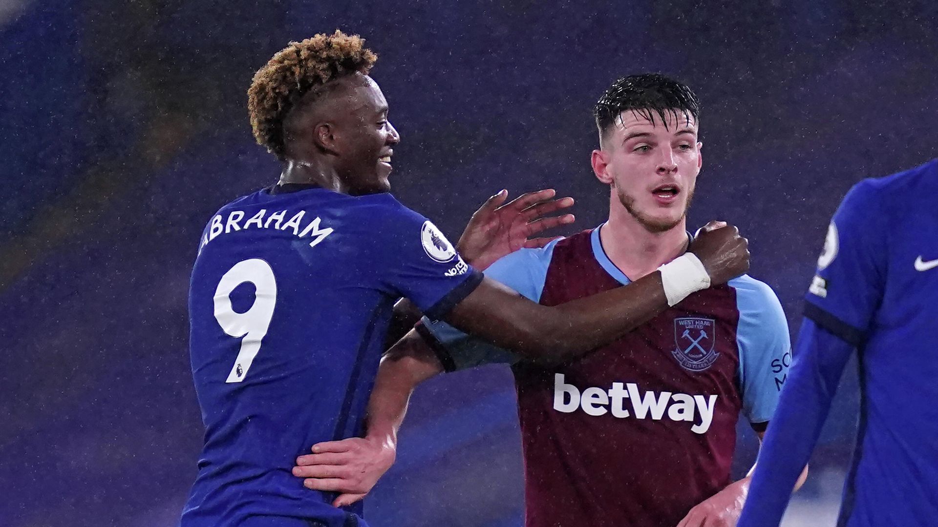 Chelsea's English striker Tammy Abraham (L) speaks with West Ham United's English midfielder Declan Rice (R) on the pitch after the English Premier League football match between Chelsea and West Ham United at Stamford Bridge in London on December 21, 2020. - Chelsea won the game 3-0. (Photo by John Walton / POOL / AFP) / RESTRICTED TO EDITORIAL USE. No use with unauthorized audio, video, data, fixture lists, club/league logos or 'live' services. Online in-match use limited to 120 images. An additional 40 images may be used in extra time. No video emulation. Social media in-match use limited to 120 images. An additional 40 images may be used in extra time. No use in betting publications, games or single club/league/player publications. / Chelsea's English striker Tammy Abraham (L) speaks with West Ham United's English midfielder Declan Rice (R) on the pitch after the English Premier League football match between Chelsea and West Ham United at Stamford Bridge in London on December 21, 2020. - Chelsea won the game 3-0. (Photo by John Walton / POOL / AFP) / RESTRICTED TO EDITORIAL USE. No use with unauthorized audio, video, data, fixture lists, club/league logos or 'live' services. Online in-match use limited to 120 images. An additional 40 images may be used in extra time. No video emulation. Social media in-match use limited to 120 images. An additional 40 images may be used in extra time. No use in betting publications, games or single club/league/player publications. / - РИА Новости, 1920, 22.12.2020