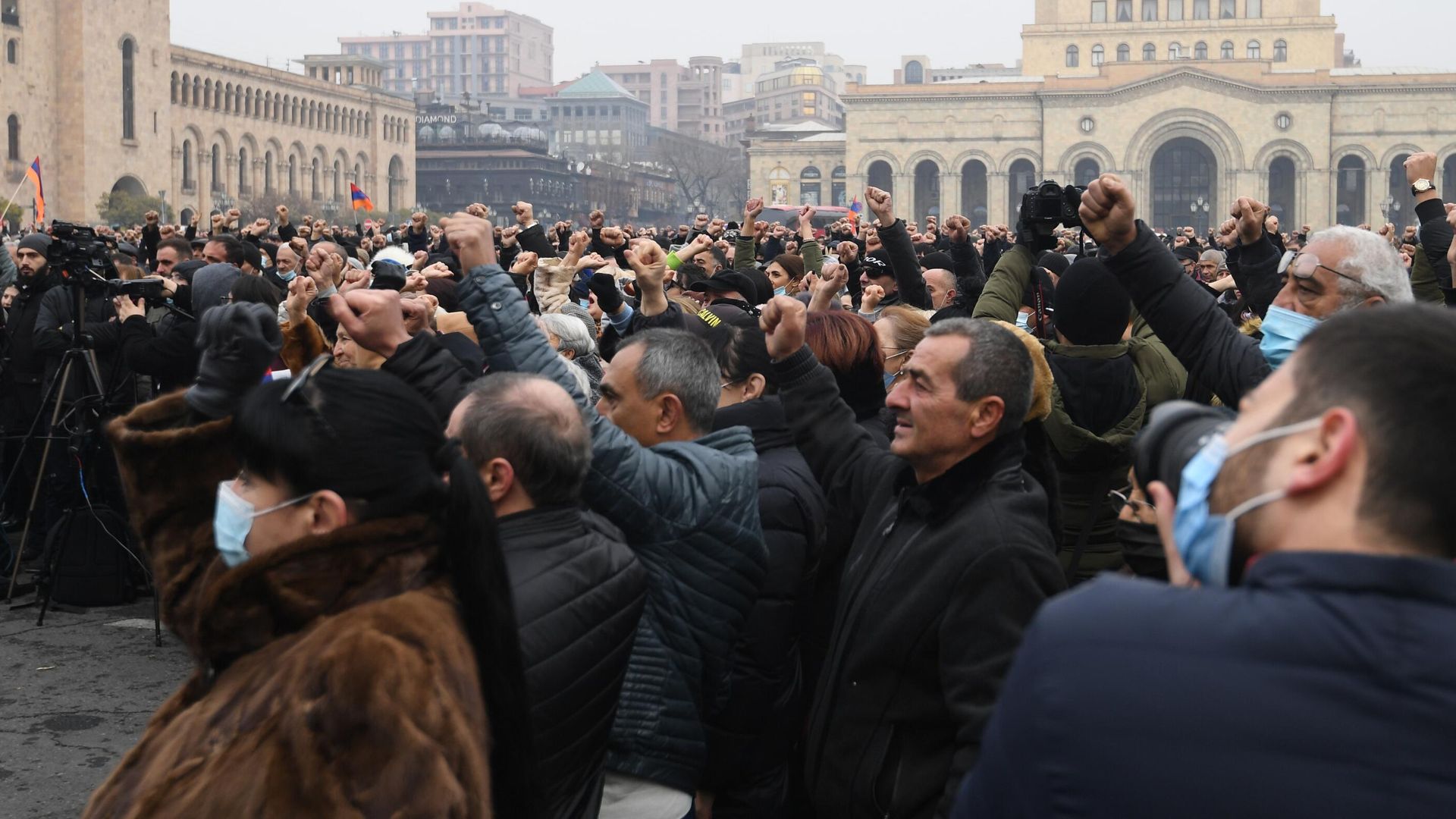 Противники премьер-министра Армении Никола Пашиняна проводят митинг на площади Республики в Ереване Противники премьер-министра Армении Никола Пашиняна проводят митинг на площади Республики в Ереване - РИА Новости, 1920, 22.12.2020
