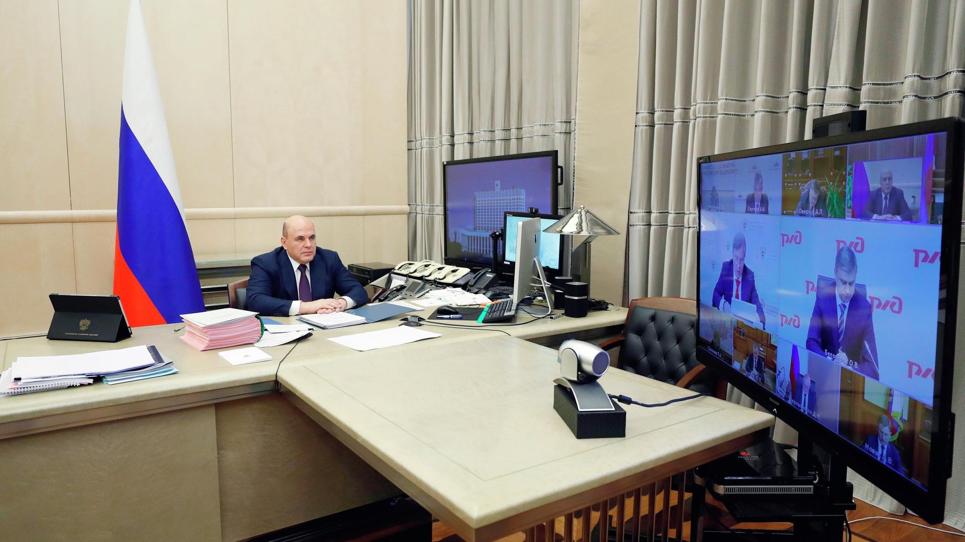 Председатель правительства РФ Михаил Мишустин проводит в режиме видеоконференции совещание с членами кабинета министров РФ Председатель правительства РФ Михаил Мишустин проводит в режиме видеоконференции совещание с членами кабинета министров РФ - РИА Новости, 1920, 24.12.2020