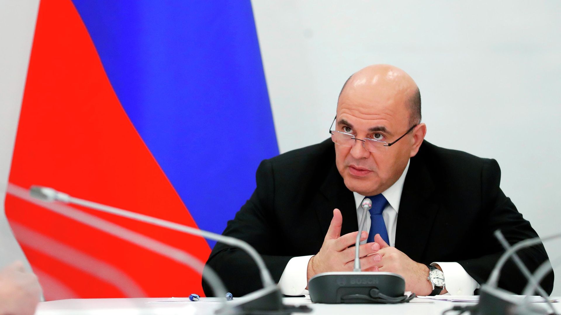 Председатель правительства РФ Михаил Мишустин проводит встречу с производителями вакцин от новой коронавирусной инфекции на площадке НПЦ Биокад в Стрельне Председатель правительства РФ Михаил Мишустин проводит встречу с производителями вакцин от новой коронавирусной инфекции на площадке НПЦ Биокад в Стрельне - РИА Новости, 1920, 08.01.2021