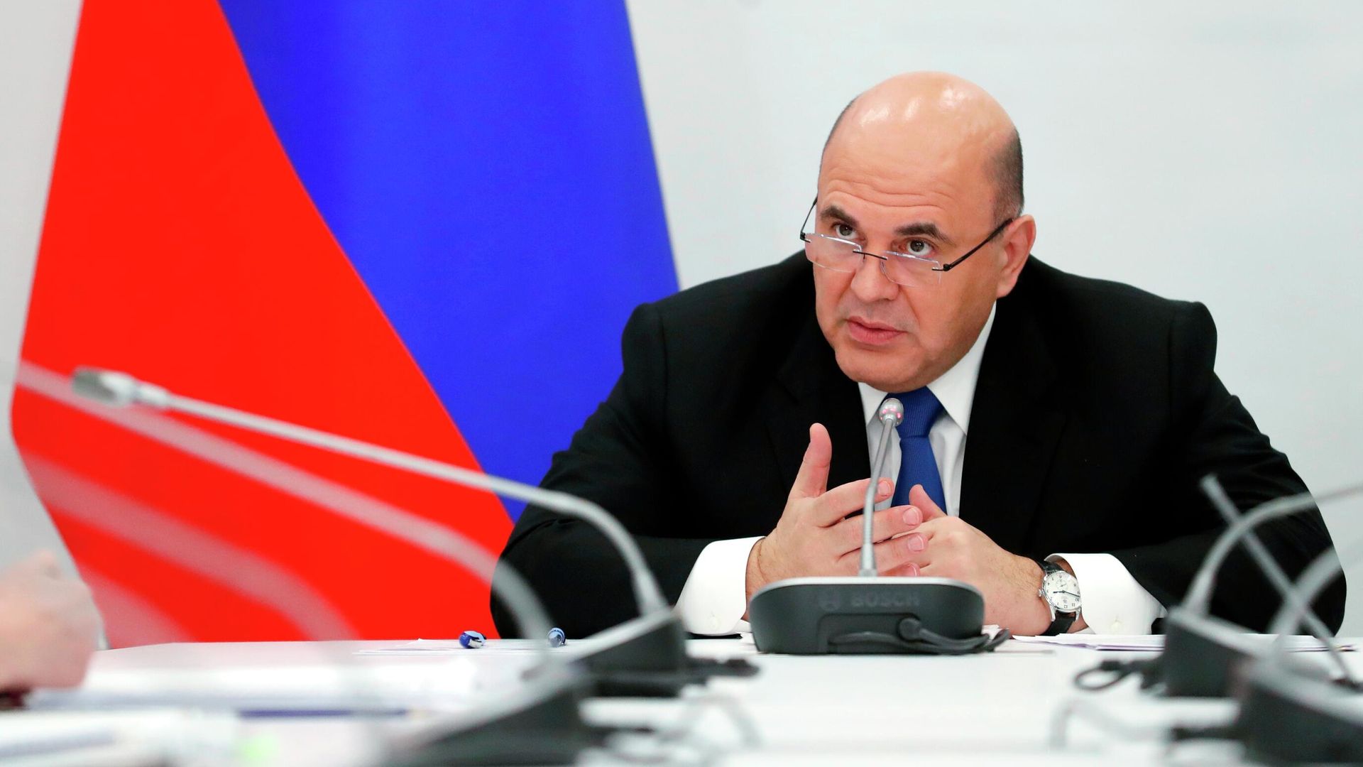Председатель правительства РФ Михаил Мишустин проводит встречу с производителями вакцин от новой коронавирусной инфекции на площадке НПЦ Биокад в Стрельне - РИА Новости, 1920, 25.12.2020