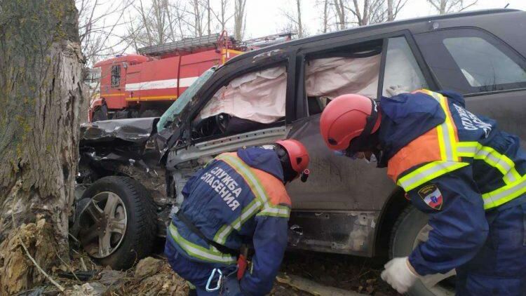 ДТП с участием Suzuki Grand Vitara и Камаза у поворота на село Александровка в Саратовской области ДТП с участием Suzuki Grand Vitara и Камаза у поворота на село Александровка в Саратовской области - РИА Новости, 1920, 26.12.2020