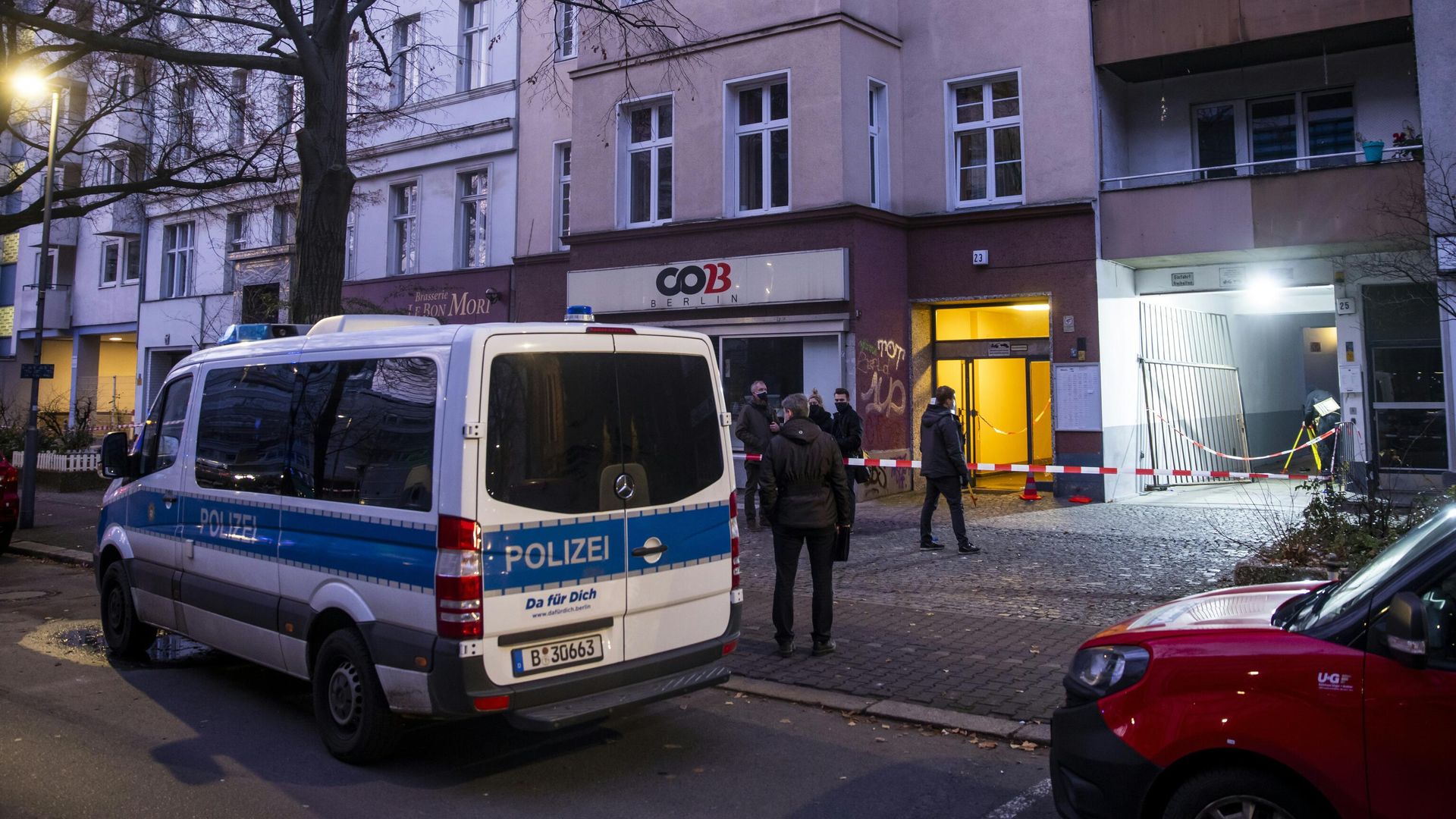 Сотрудники правоохранительных органов Германии на месте стрельбы в Берлине. 26 декабря 2020 Сотрудники правоохранительных органов Германии на месте стрельбы в Берлине. 26 декабря 2020 - РИА Новости, 1920, 26.12.2020