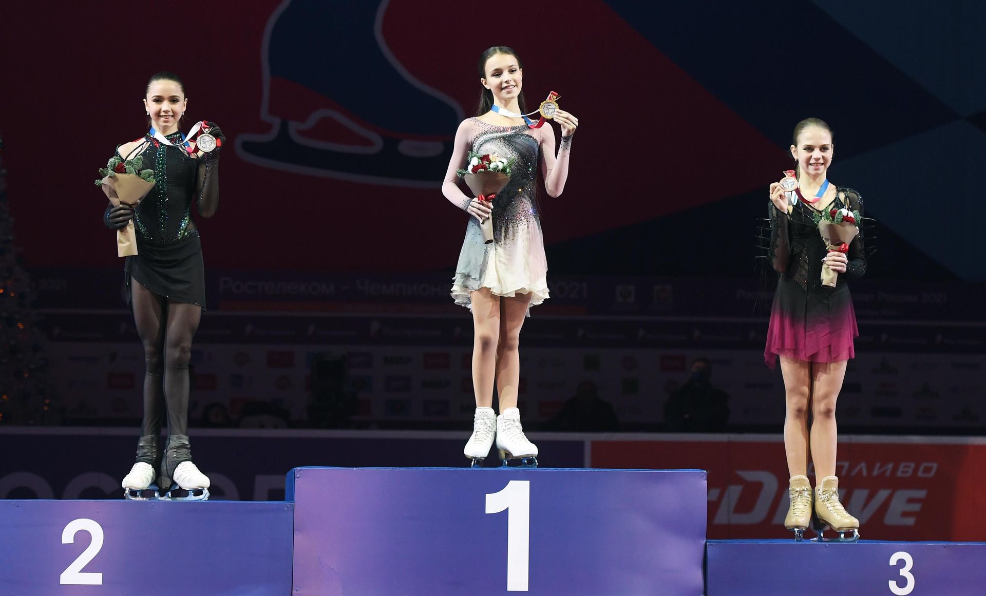 Призеры соревнований в женском одиночном катании на чемпионате России по фигурному катанию в Челябинске Призеры соревнований в женском одиночном катании на чемпионате России по фигурному катанию в Челябинске - РИА Новости, 1920, 08.02.2021