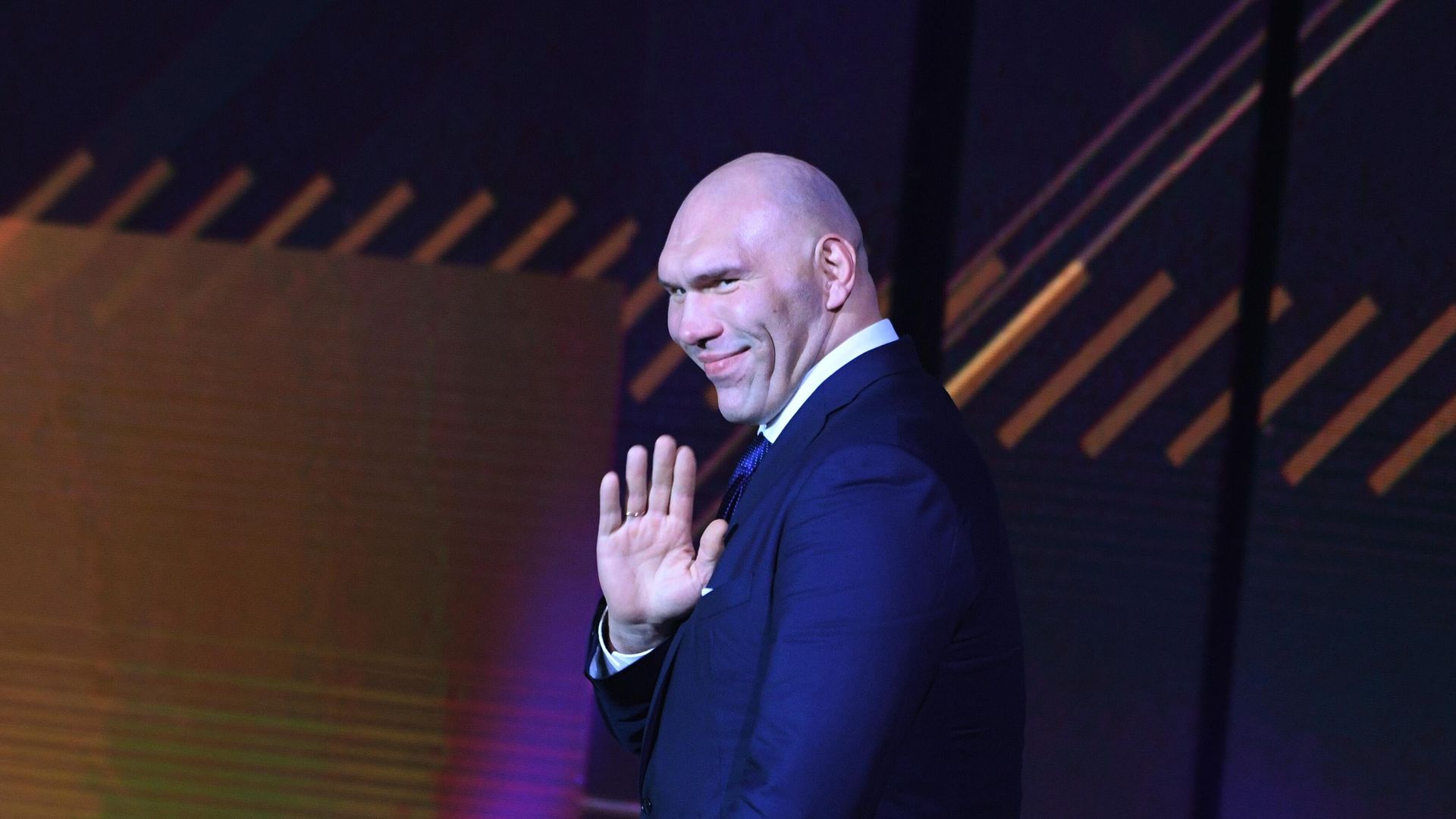 Чемпион мира по боксу в тяжёлом весе по версии WBA, депутат Государственной думы РФ Николай Валуев Чемпион мира по боксу в тяжёлом весе по версии WBA, депутат Государственной думы РФ Николай Валуев - РИА Новости, 1920, 26.09.2021
