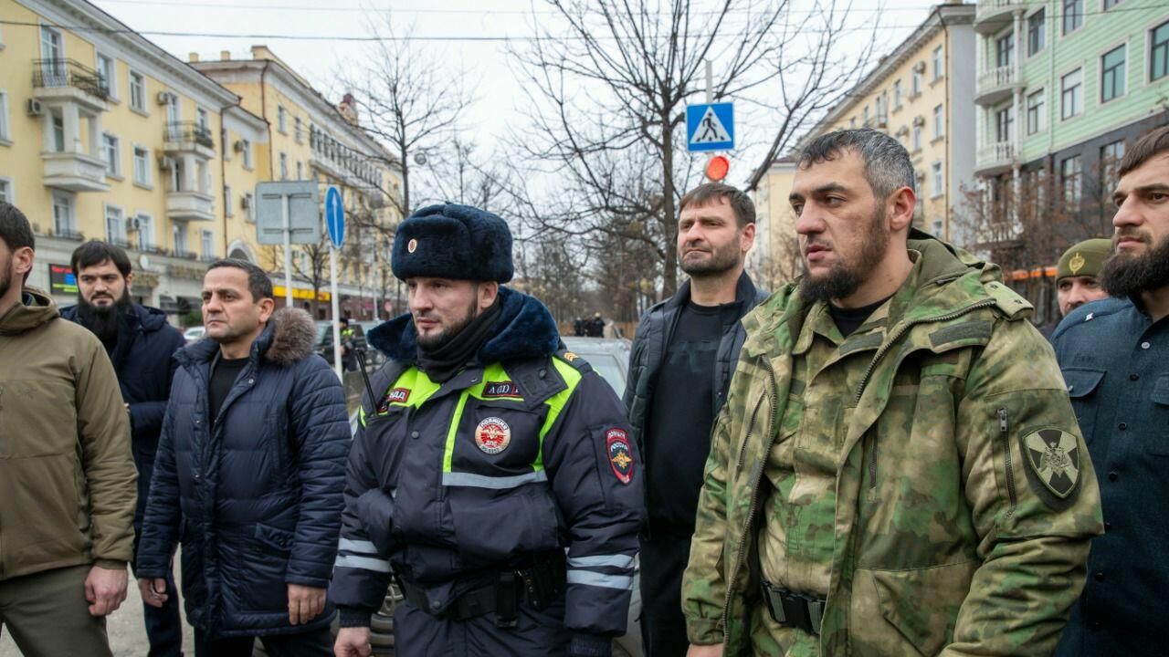 Правоохранители на месте стрельбы в Грозном Правоохранители на месте стрельбы в Грозном - РИА Новости, 1920, 30.12.2020