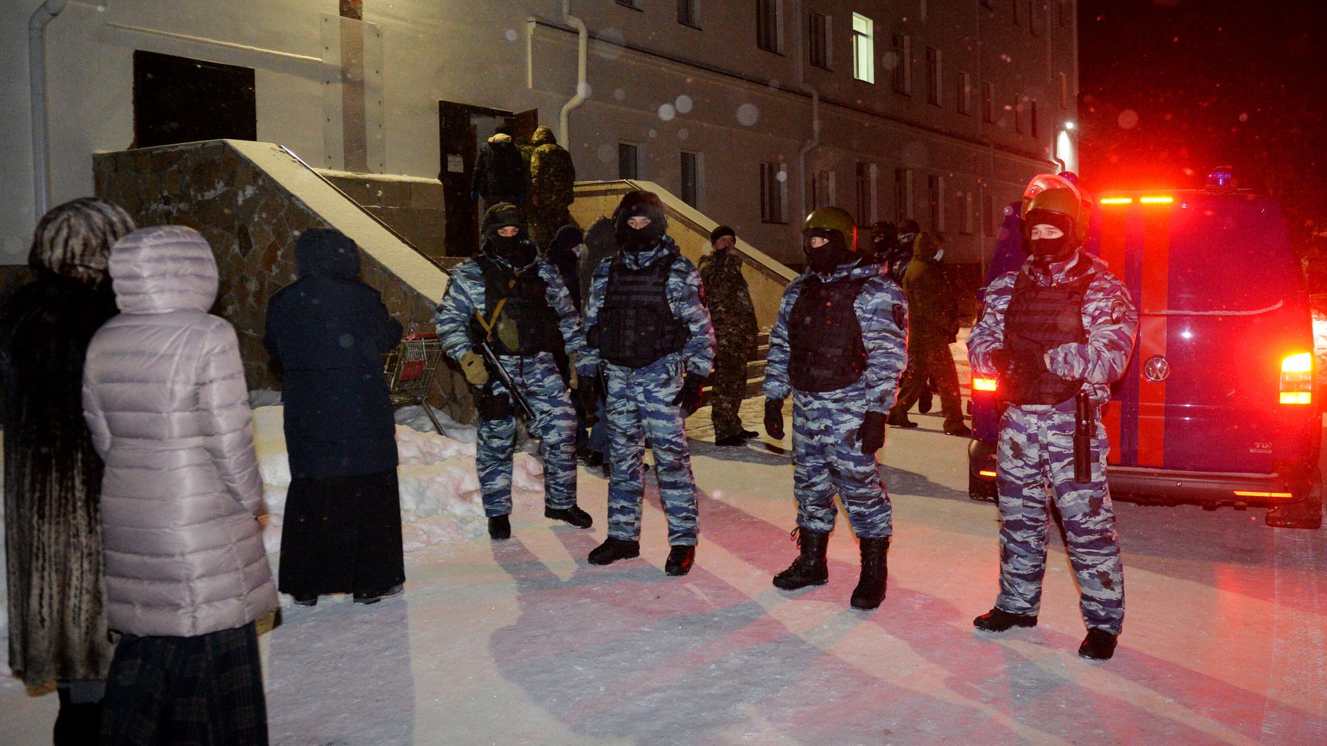 Сотрудники правоохранительных органов на территории Среднеуральского женского монастыря в Свердловской области Сотрудники правоохранительных органов на территории Среднеуральского женского монастыря в Свердловской области - РИА Новости, 1920, 29.12.2020