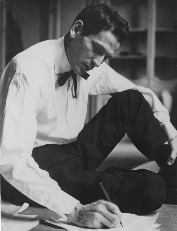 Модельер Пьер Карден. 1957 год Модельер Пьер Карден. 1957 год