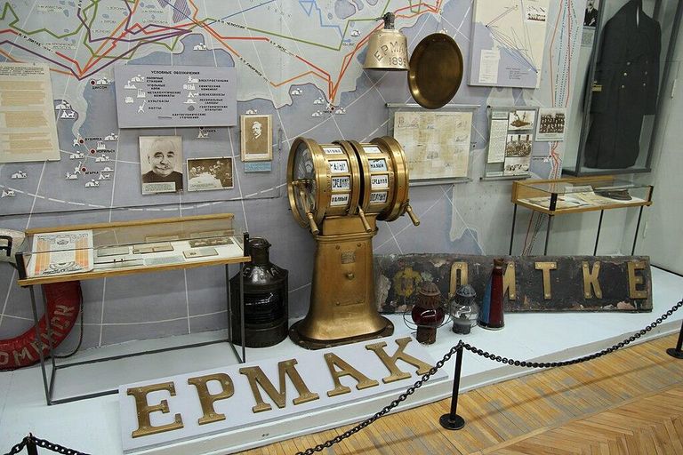 Краеведческий музей Мурманска (экспозиция Мурманский край в 1920—30-е годы) Краеведческий музей Мурманска (экспозиция Мурманский край в 1920—30-е годы)