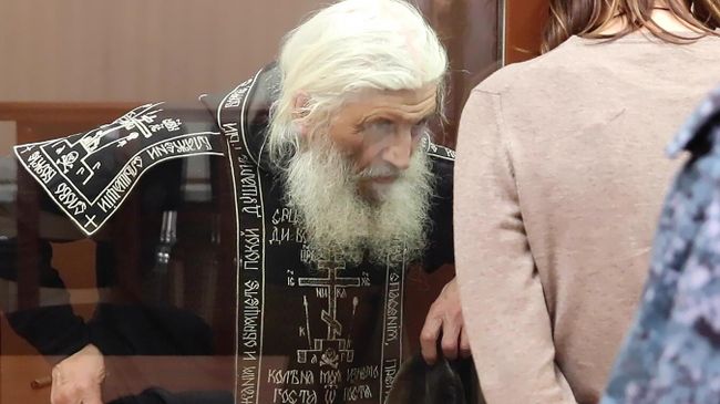 Бывший схимонах Сергий (Николай Романов) в Басманном суде Москвы, где ему должны избрать меру пресечения