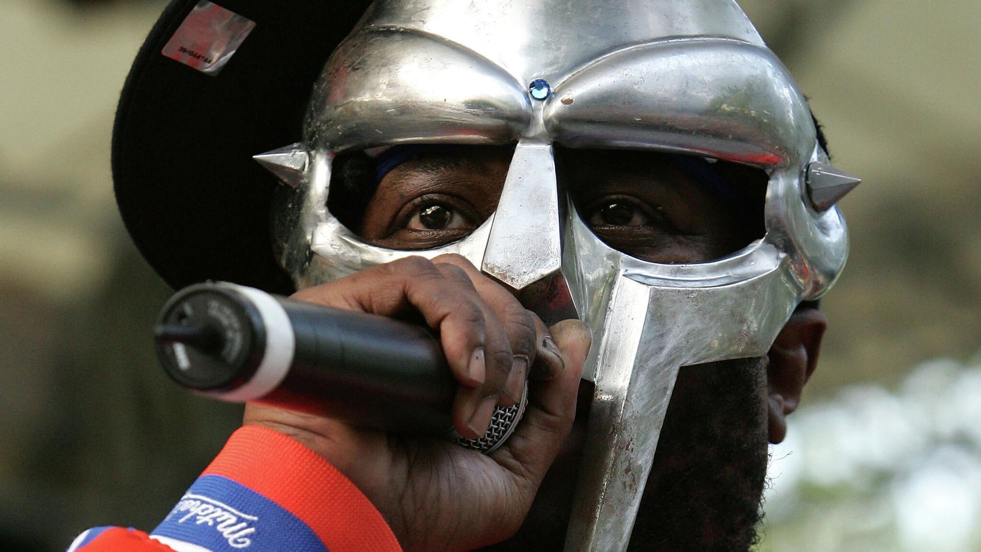 Британский рэпер MF Doom, известный постоянным ношением маски Британский рэпер MF Doom, известный постоянным ношением маски - РИА Новости, 1920, 01.01.2021