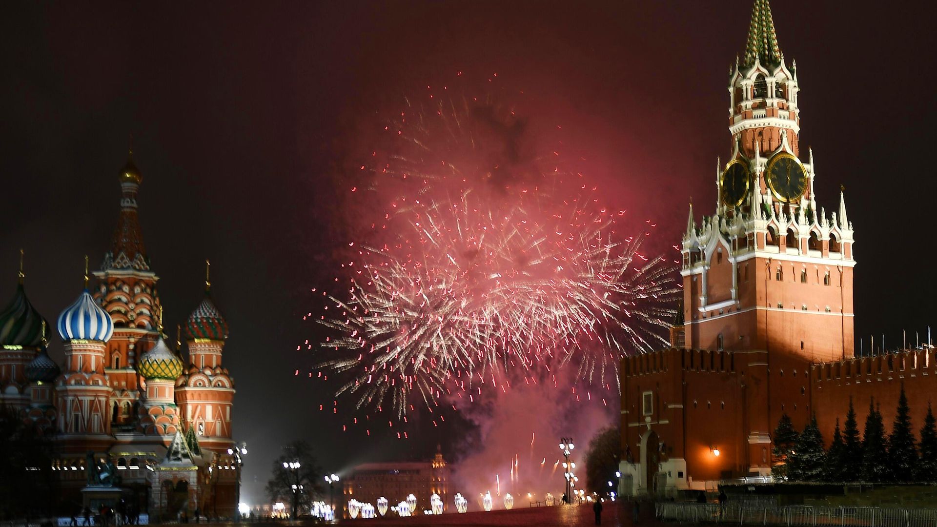 Праздничный салют в Москве, посвященный наступлению нового 2021 года Праздничный салют в Москве, посвященный наступлению нового 2021 года - РИА Новости, 1920, 04.06.2021