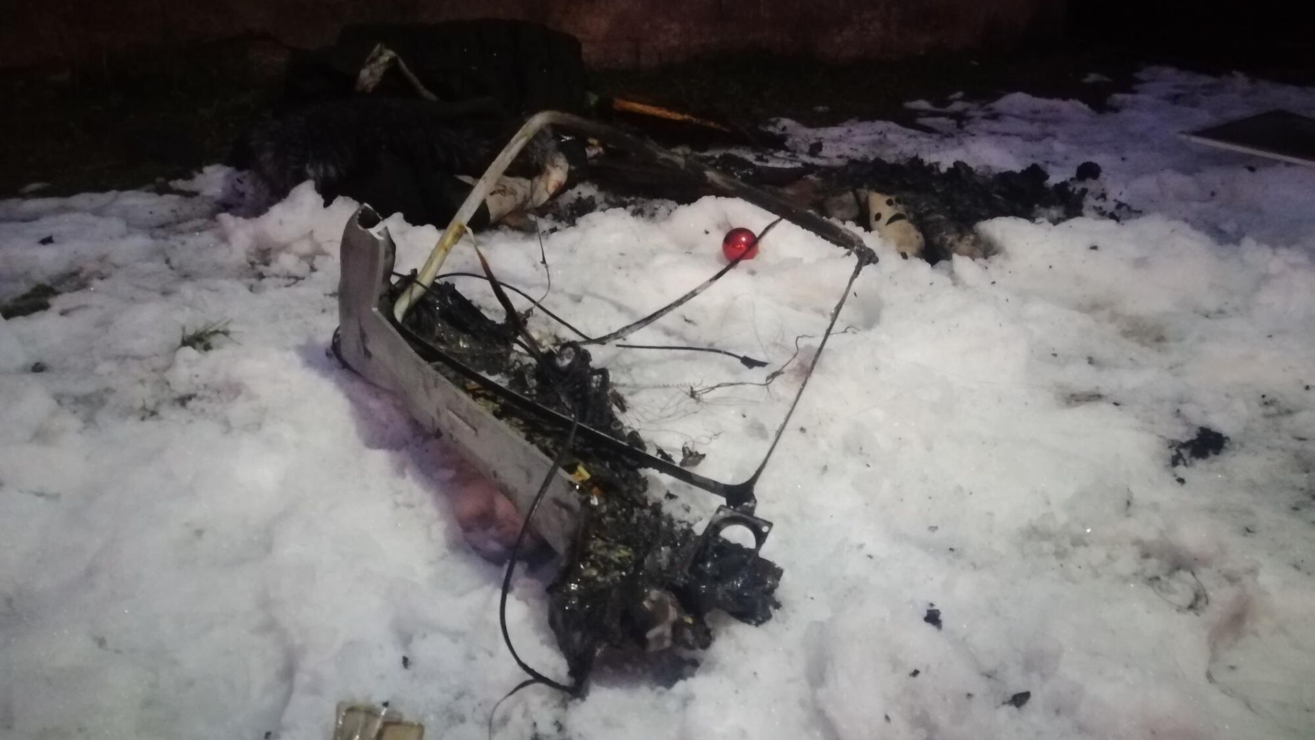 На месте пожара в Великом Новгороде. 2 января 2021 На месте пожара в Великом Новгороде. 2 января 2021 - РИА Новости, 1920, 02.01.2021