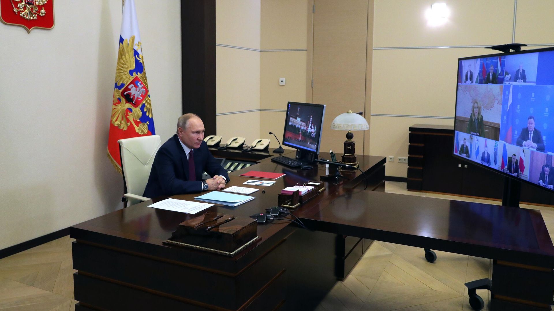 Президент РФ Владимир Путин провел совещание по вопросам социальной защиты населения Президент РФ Владимир Путин провел совещание по вопросам социальной защиты населения - РИА Новости, 1920, 05.01.2021