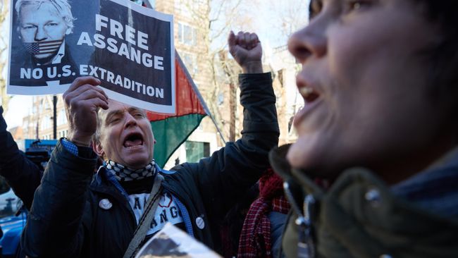 Сторонники основателя WikiLeaks Джулиана Ассанжа 