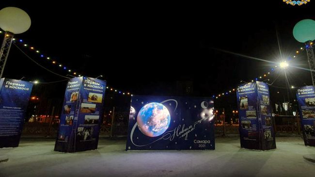 Новогодняя инсталляция, посвященная покорению космоса, в Самаре Новогодняя инсталляция, посвященная покорению космоса, в Самаре