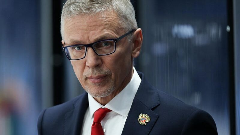 Главный тренер молодежной сборной России по хоккею Игорь Ларионов Главный тренер молодежной сборной России по хоккею Игорь Ларионов - РИА Новости, 1920, 01.05.2022